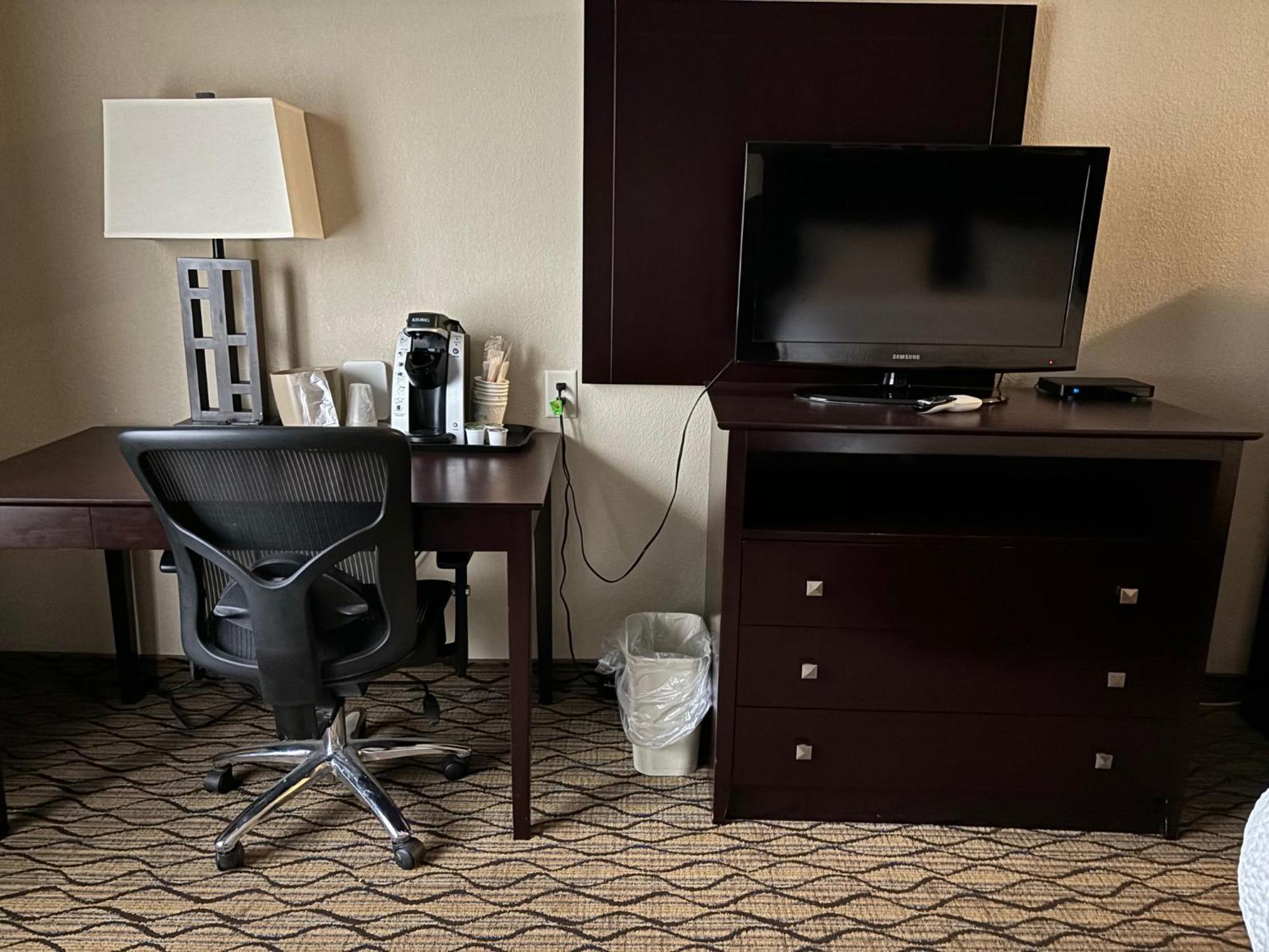 Holiday Inn Express Belle Vernon Екстериор снимка