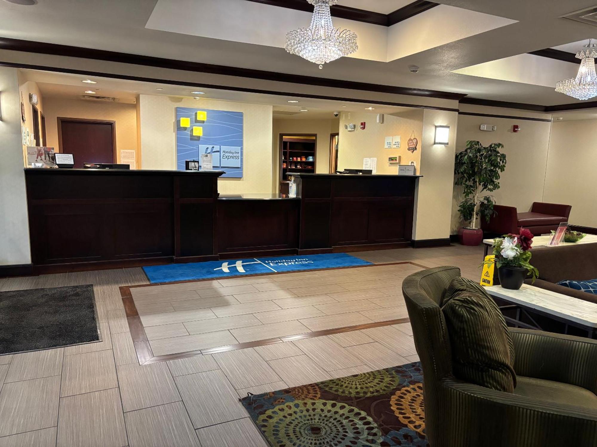 Holiday Inn Express Belle Vernon Екстериор снимка