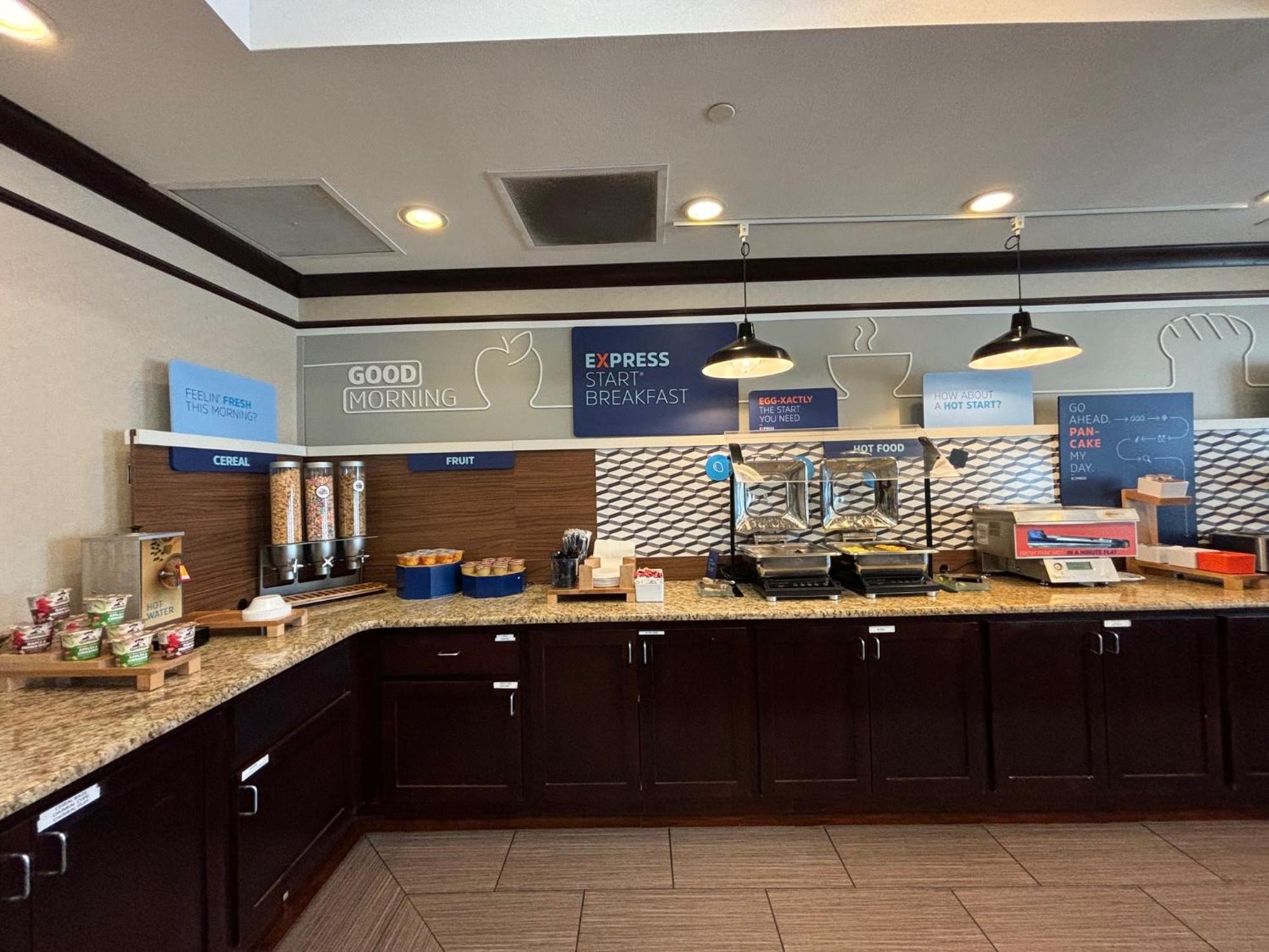 Holiday Inn Express Belle Vernon Екстериор снимка