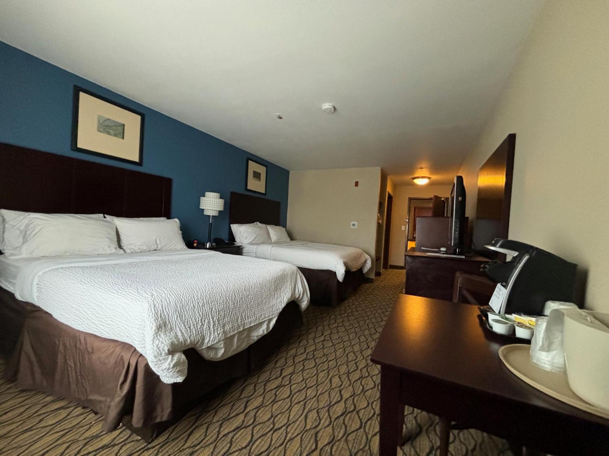 Holiday Inn Express Belle Vernon Екстериор снимка