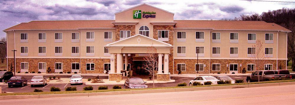 Holiday Inn Express Belle Vernon Екстериор снимка