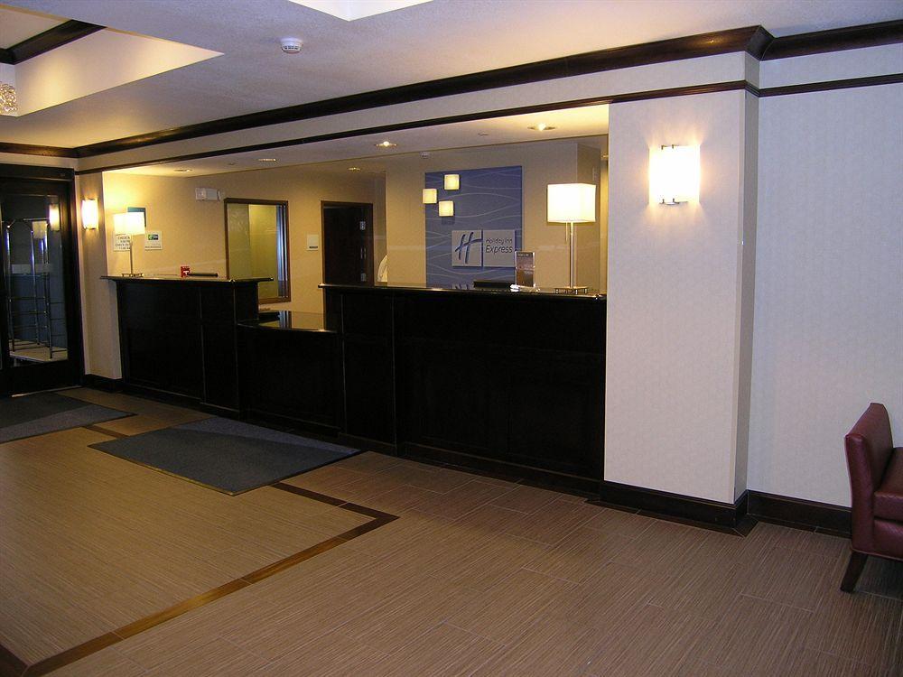 Holiday Inn Express Belle Vernon Екстериор снимка