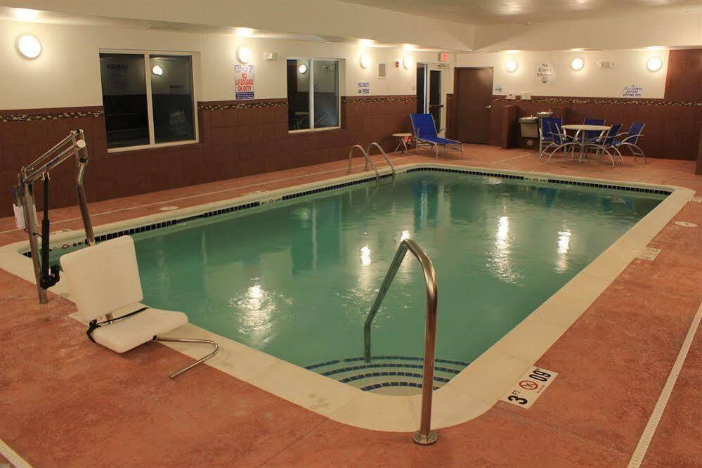 Holiday Inn Express Belle Vernon Екстериор снимка